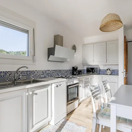 Daphne Villa *